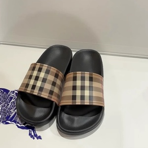 En Stock X Nouvelle Collection Luxe - Sandales <span class=keywords><strong>de</strong></span> <span class=keywords><strong>Plage</strong></span> Originales <span class=keywords><strong>de</strong></span> Marque <span class=keywords><strong>de</strong></span> Créateur Haut <span class=keywords><strong>de</strong></span> Gamme pour Hommes et Chaussures Plates Décontractées pour Femmes - Product Image 2