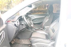 <span class=keywords><strong>MG</strong></span> ZS Modèle 2018 1.5L Turbo Automatique SUV Luxe avec sièges en cuir Caméra arrière - Product Image 5