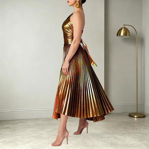 Vestido de un solo hombro con abertura dorada y pliegues, falda amplia, cuello diagonal, 2026 - Product Image 3