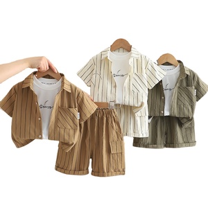 Ensemble trois pièces élégant de style coréen pour garçons : tenue d'été tendance avec chemise à rayures verticales et vêtements décontractés fins - Product Image 1