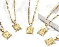 Collier Pendentif Lettre Initiale Plaqué Or 14K, Monogramme Carré Capital A-Z, Chaîne Figaro, Bijoux pour Hommes et Femmes