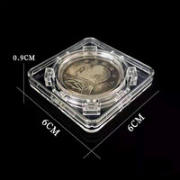 Design unique 360 °   Boîte de présentation rotative carrée pour pièces de monnaie avec mousse ajustable
