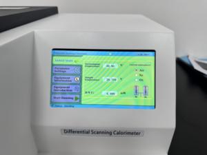 Calorimètre à balayage différentiel utilisé pour le test de température de transition vitreuse - Product Image 4