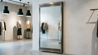 Système de placard de dressing sur mesure peu encombrant avec portes coulissantes à fermeture douce pour petite chambre