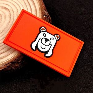 Patchs en PVC souple 3D personnalisés, logo en silicone gaufré à chaud, transparents, en forme de cœur, avec velcro pour vêtements - Product Image 2
