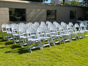 Venta al por mayor caliente venta moderna boda evento usado ventilador trasero Wimbledon jardín comedor sillas de hotel blanco al aire libre silla plegable de plástico - Product Image 1