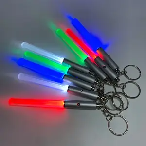 هدايا ترويجية ملونة مخصصة شعار نجمة بقيادة lightsaber كيرينغ الاكريليك lightsaber عصا LED ضوء سلسلة المفاتيح