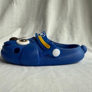 Ciabatte da cartone animato per bambini blu con logo 3D e fodera in peluche, tutte le stagioni, punta tonda, tomaia in plastica, intersuola in EVA, suola da 15 mm - Product Image 3