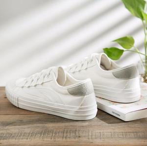 Zapatos Blancos Lisos de Moda para Mujer OEM, Zapatos de Lona Modernos para Chicas, Zapatillas Deportivas con Cordones para Caminar - Product Image 2