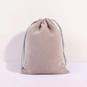 ถุงกำมะหยี่ขนาดเล็ก 10*12 ซม. สำหรับใส่เหรียญ ของชำร่วยงานเลี้ยงธุรกิจขนาดเล็ก หรือใส่ลูกเต๋าสำหรับสะสม - Product Image 5