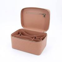 Élégante trousse de maquillage en PU gaufré rose poudré |   Étui de voyage de luxe romantique à texture tissée, Nouvelle collection 2026