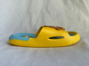 Pantofole con Motivo Orso Giallo, Suola da 20MM Antiscivolo in EVA, per Tutte le Stagioni, Uso Domestico - Product Image 5