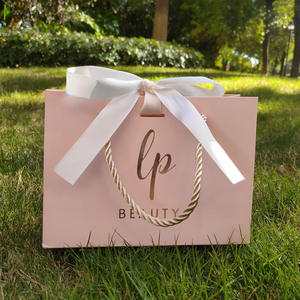 Sac fourre-tout en carton enduit de luxe personnalisé, ruban, matériaux recyclés, logo imprimé en couleur personnalisé - Prix d'usine, boutique - Product Image 4