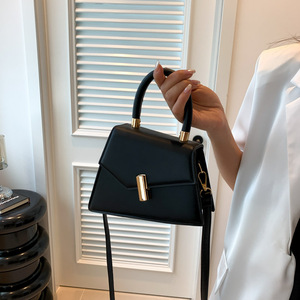 Sac pour femme Automne Hiver Nouveau <span class=keywords><strong>2023</strong></span> Sac à bandoulière littéraire féminin Design minoritaire Sac bandoulière tendance Bolsos pour femmes - Product Image 1