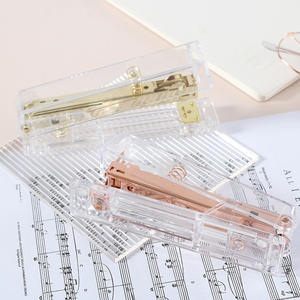 Engrapadora Manual Transparente Color Oro Rosa con Capacidad para 25 Hojas, Diseño de Cabeza Cuadrada de Plástico y Metal - Product Image 3