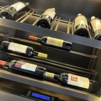 Meuble de rangement à vin en bois moderne personnalisé avec design écologique multifonctionnel