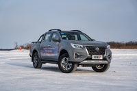 Prêt à être expédié, Dongfeng Rich 7 4*2, camionnette manuelle en stock, double cabine, camionnette automatique, moteur diesel Euro V, best-seller