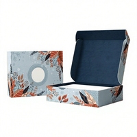 Boîtes d'expédition en carton kraft personnalisées avec revêtement UV recyclable, doublure en aluminium et gaufrage pour l'expédition