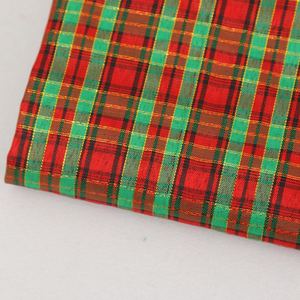 100% poliéster Super hilo metálico teñido a cuadros TELA ESCOCESA diseño de patrón tejido barato para embalaje de juguetes de Navidad Material liso - Product Image 4