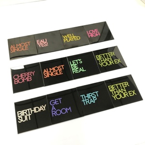 Placa de identificación versátil de acero inoxidable Euro Gold con logotipo en relieve y acabado brillante para embalaje de lujo - Product Image 3