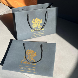 Fabricante al por mayor de lujo gris textura arte papel <span class=keywords><strong>Gif</strong></span> bolsa de compras brillante oro hoja logotipo cuerda trenzada mango mate laminación - Product Image 2
