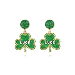 Pendientes del día de San Patricio, joyería de carnaval, pendientes de joyería de trébol de cuatro hojas con letras verdes para mujer