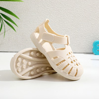 Nouvelles sandales d'été à bout fermé pour garçons et filles, chaussures de plage imperméables antidérapantes à semelle souple et ajourée pour bébés et enfants