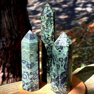 Tour de jaspe Kambaba vert enchanteur, écologique, obélisques énergétiques protecteurs du bouddhisme pour l'ancrage spirituel et la tranquillité - Product Image 5