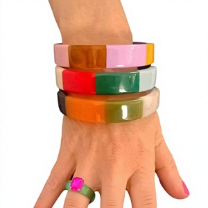 Ensemble de bracelets classiques en résine ANEES HANDICRAFTS, motif couronne, crème, marron, noir marbré, unisexe, tendance, pour mariage et fête - Product Image 3