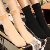 2023 nouvelles chaussettes de neige mi-mollet pour hommes en peluche velours respirant longueur d'équipage couleur unie robe chaude vente chaude hiver essentiel