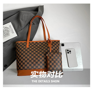 Bolso Maternal de Gran Capacidad en Cuero PU, Modelo 2026, Moderno, Elegante, Resistente al Agua, Versátil, Tipo Tote, de Hombro/Bandolera - Product Image 4