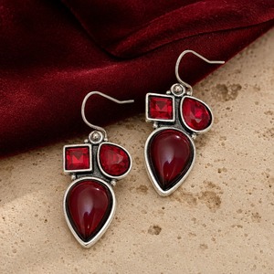 Orecchini vintage in cristallo bordeaux, accessori regalo per feste di matrimonio per donne e spose - Product Image 1