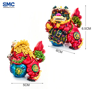 SMC Conjunto de 2 Peças: Estatueta 3D de Leão Pequeno Esculpido Artisticamente em Resina e Cão Guardião Chinês Fu, para Decoração de Mesa e Casa, Colecionável - Product Image 2