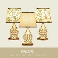 Lampe de table de style européen moderne de luxe, corps en fer doré, lumière LED blanc chaud, pour intérieur, maison, idées de cadeaux de mariage personnalisés