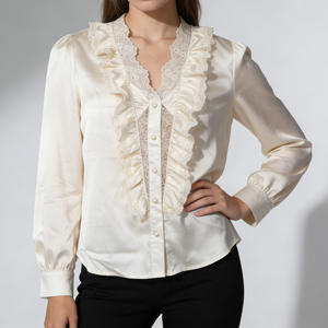 Oferta especial en blusa de encaje con volantes de inspiración vintage de Temu para mujer, manga larga, cuello en V, con botones de perlas, para uso diario. - Product Image 2