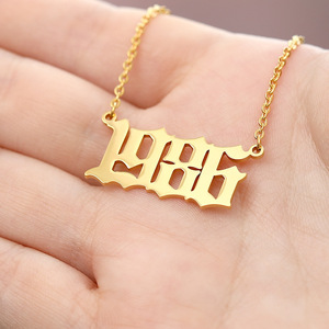 Collar con colgante de oro <span class=keywords><strong>inglés</strong></span> antiguo de 18 quilates de acero inoxidable personalizado, cadena de eslabones de moda, forma de número, regalo de aniversario de año de nacimiento - Product Image 1