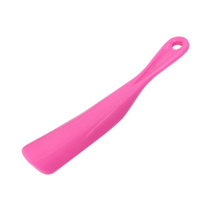Calzador de Plástico Compacto y Portátil para Mujer, Ayuda para Calzarse Zapatos, Uso Doméstico, Diseño de Mango Corto - Product Image 3