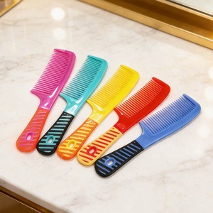 Venta directa de fábrica de peines de plástico vintage coloridos para uso doméstico, aptos para hombres y mujeres, incluyendo peines planos y rectos. - Product Image 2