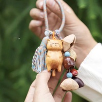 Breloque chat en bois sculpté à la main avec coquille de noix naturelle, pendentif créatif pour voiture/sac/clés