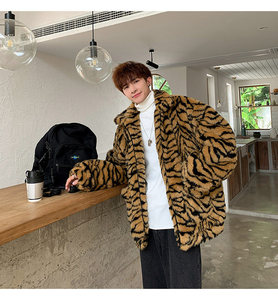 Kışlık Düşük Yaka Sıcak Kalın Palto Erkek Sokak Giyim Büyük Beden Oversize Leopar Desenli Suni Kürk Ceket - Product Image 2