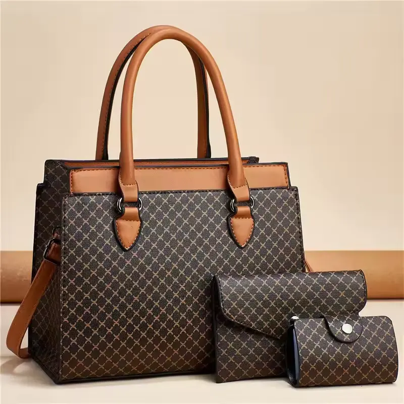 حقائب يد فاخرة تُحمل على الكتف من ماركات مشهورة ومصممة للسيدات وتتميز بمبيعات عالية
