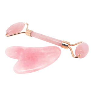 Esthéticienne fournit des produits de soins de la peau rouleau de <span class=keywords><strong>jade</strong></span> rose naturel masseur de visage avec logo personnalisé - Product Image 3