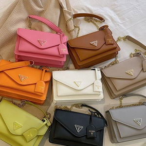 Sac bandoulière à large sangle, sac de tous les jours confortable et anti-stress, sac pour femme élégant et sophistiqué. - Product Image 2