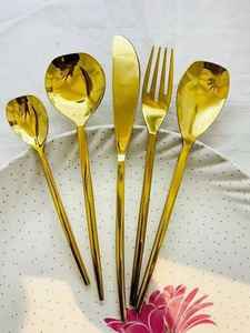 Ensemble de couverts les plus vendus avec finition dorée, style tendance, en métal, en vente - Product Image 4