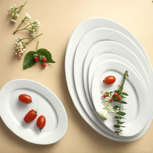 Placas de cerámica ovaladas blancas con logotipo personalizado Bandejas de servicio de porcelana duraderas para hoteles y catering - Product Image 1