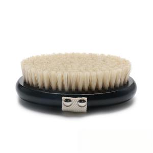 En stock Brosse <span class=keywords><strong>de</strong></span> <span class=keywords><strong>bain</strong></span> ovale en bois et sisal à poils naturels pour le dos et la douche - Product Image 3