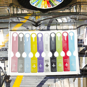 Étiquette de bagage en PVC tendance pour avion, avec anneau de fixation, anti-perte, pour identification et accrochage - Product Image 3