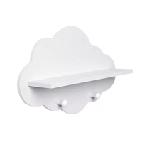 Étagère murale en bois blanc nuage moderne personnalisée avec crochets pour le salon