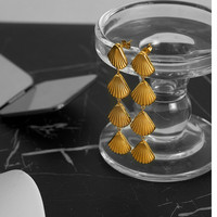 Anting-anting gantung kerang laut berlapis emas stainless steel multi-tier, panjang, model bertingkat, perhiasan pantai musim panas, pesanan pabrik.