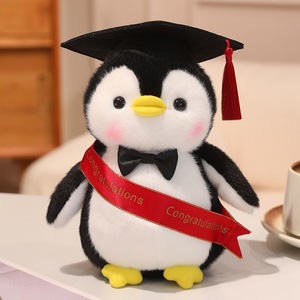 Peluche pingouin pour étudiants, cadeau <span class=keywords><strong>de</strong></span> remise <span class=keywords><strong>de</strong></span> diplôme pour amis et camarades <span class=keywords><strong>de</strong></span> classe, saison des diplômes - Product Image 3